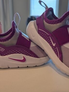 LIKE NEW!!! Nike Flex Runner Kids' Slip-On Athletic Shoes - Purple White 5c